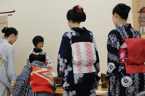 maiko after tea ceremony
