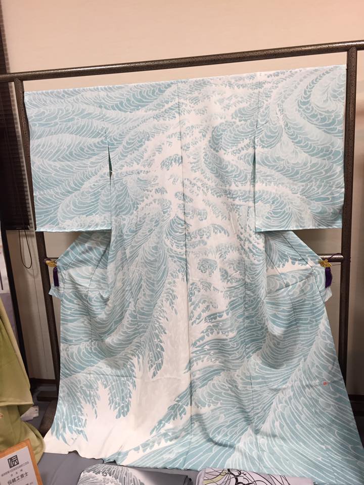 Kimono showing waves; made in the yuzen technique