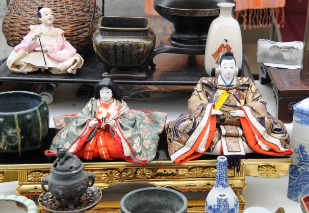 dolls at the Kitano Tenman-gu shrine flea market