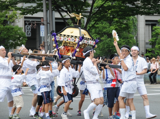 Small mikoshi carried by children