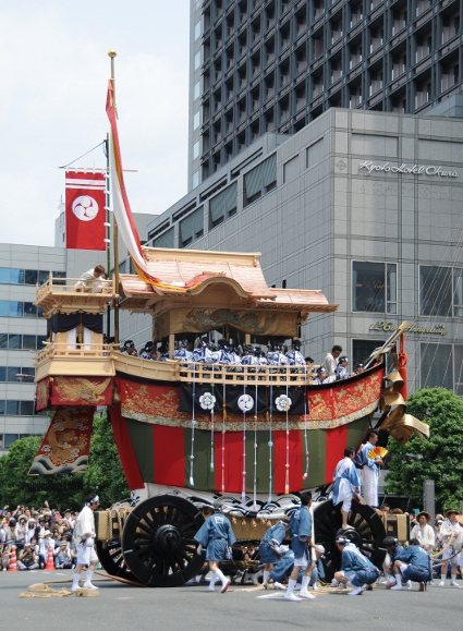The boat shaped O-fune yama ending the procession
