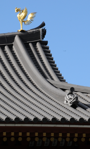 Phoenix on the roof of Byodo-in temple