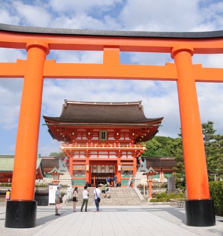 Main gate donated by Hideyoshi