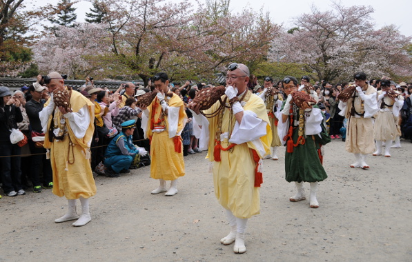 court musicians in the procession 