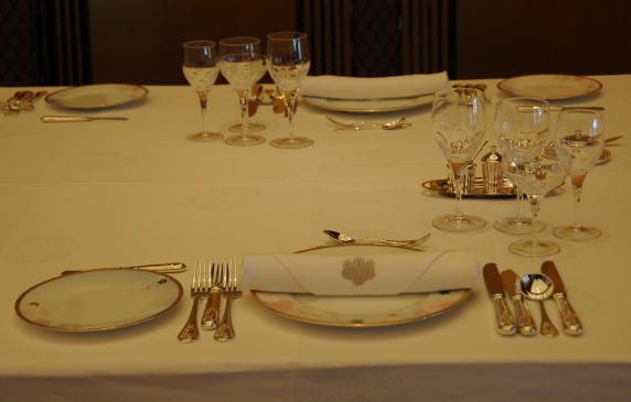 State dinner set for 1 person